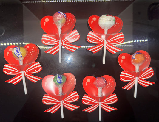 Heart shaped holder with lollipop